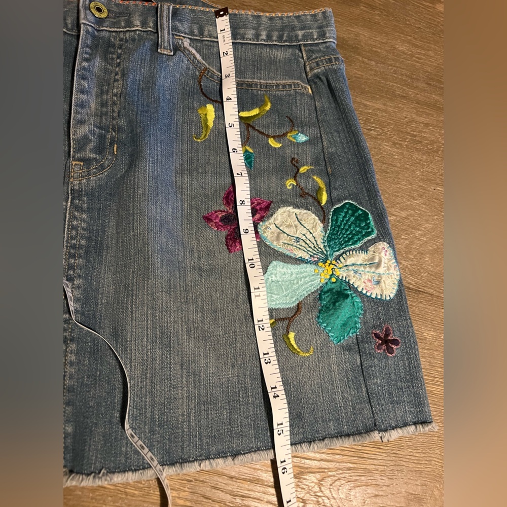 Gap Denim Skirt Floral Embroidery size 12 - Picture 3 of 6
